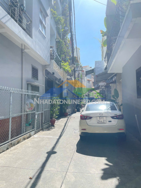 Bán nhà lạc long quân 54m2, 4 tầng, 4 phòng ngủ, hẻm xe hơi
