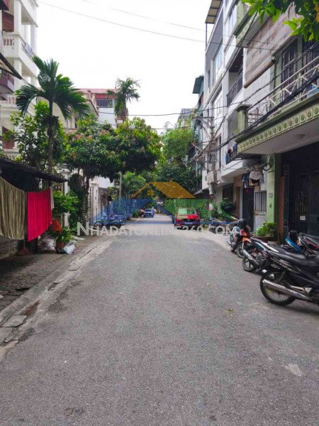 Khu phân lô 918 phúc đồng 10 tỷ 40m ô tô vỉa hè đổ cửa