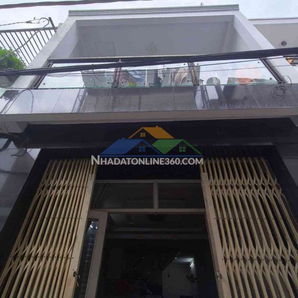 Nhà gần mặt tiền - số vuông đẹp còn mới vô ở ngay