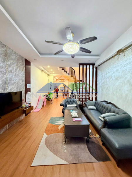 Bán nhà phố lạc trung, 70m2, mặt tiền 4.5m, 4 tầng, nhỉnh 25 tỉ, ô tô, kinh doanh