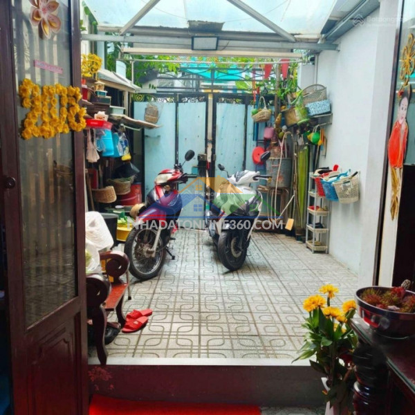 Bán đất tặng mặt tiền kinh doanh - chân dài thẳng tắp - nở...