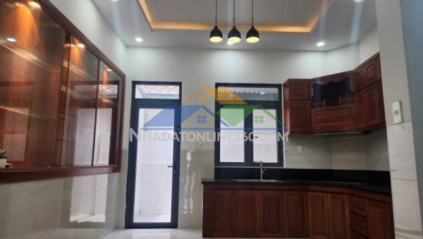 Bán nhà 3 tầng đường số 12, hiệp bình phước, thủ đức, 84m2, 4pn, sổ hồng riêng, giá 6,78  tỷ.