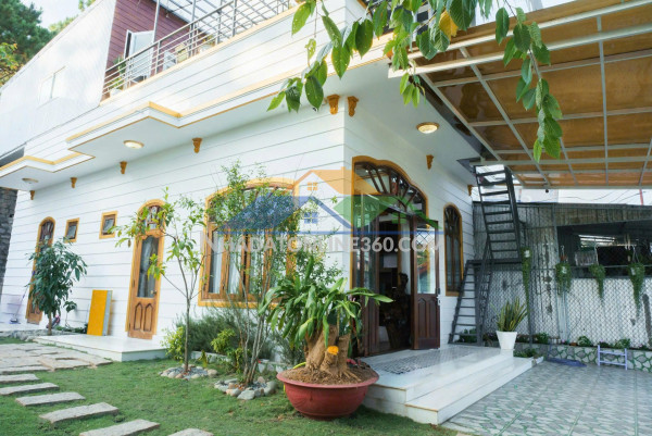 Cho thuê villa sân vườn full nội thất cao cấp có bồn tắm...