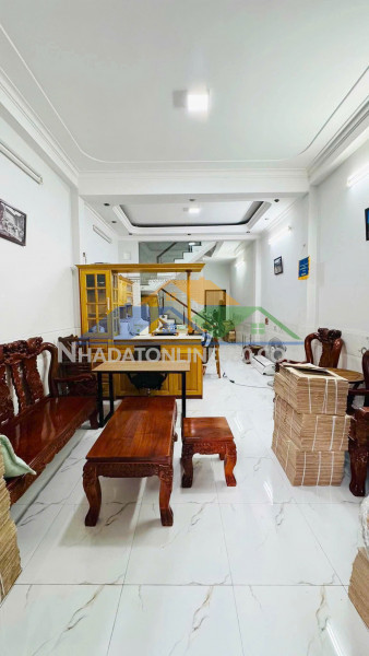 Bán nhà đẹp 1/ kế chợ vải phú thọ hoà hẻm 6m 78m2 3 tầng chỉ 8.6 tỷ tl