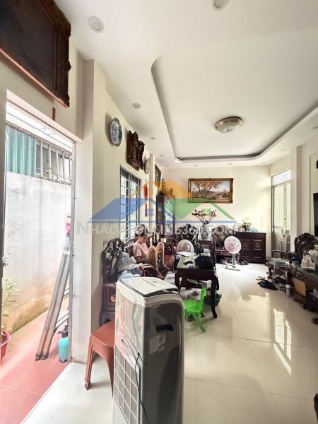 Cho thuê nhà nguyên căn bồ đề -35m 3 tầng 3 ngủ 10.5tr/ tháng