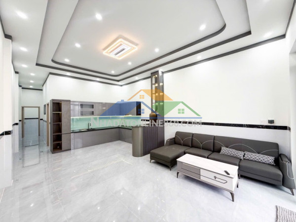 Bán nhà 120m2 trung tâm biên hòa,ngay cổng 2,shr đường ô tô