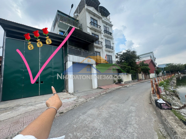 Bán nhà bát khối 11 tỷ 86m ô tô đỗ cửa,vỉa hè view hồ