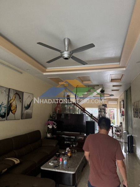 Nhà 3 tầng thiên lôi 100m2 - sân cổng để ô tô trong nhà - cách aeon mall 500m