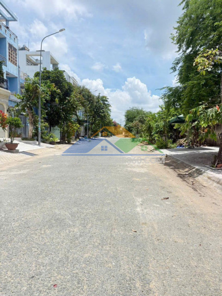 Nhà cạnh phú mỹ hưng, vừa ở vừa làm văn phòng, 5x18m, đường rộng 16m, giá 12 tỷ