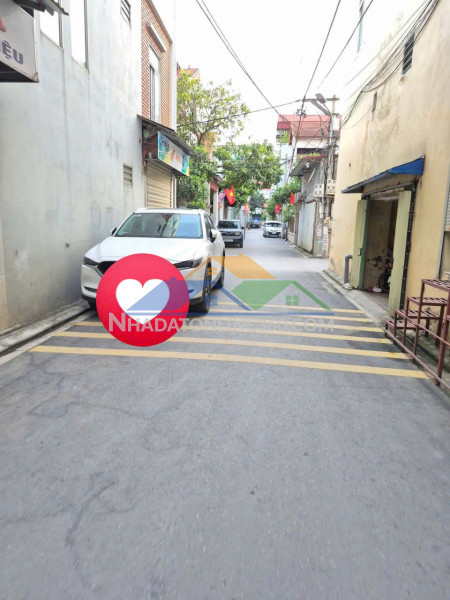 Bán nhà 3 tầng trung tâm huyện mê linh, xây mới 2023. chủ ở có...