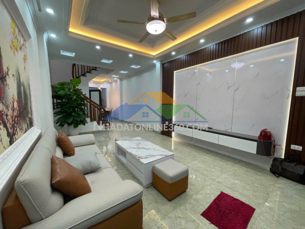 Bán nhà hoa lâm, việt hưng long biên, 56m2  x 5 tầng, ô tô đỗ cửa, dưới 8,3 tỷ