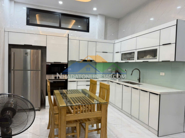 Cho thuê nhà nguyên căn hồng tiến -bồ đề 45m 4 ngủ full nt 15tr/ tháng