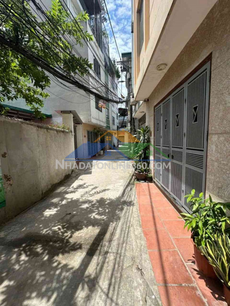 Bán nhà thạch bàn 6 tỷ 34m ô tô gần nhà,ngõ nông