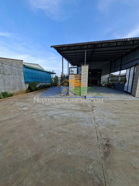 Chính chủ bán nhà 2 mặt tiền, sân 2 ô tô, đất nở hậu - full nội thất, chỉ 1,55 tỷ, tiềm năng cao