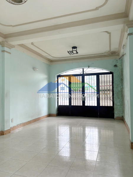 Cho thuê nhà góc 4 tầng mặt tiền hoàng kim giao p5q8. giá: 25 triệu/tháng