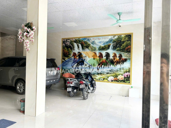 Cho thuê nhà mặt phố nguyễn lân – thanh xuân  70m²/sàn × 4 tầng  mt 7m  thang máy  30 triệu/tháng