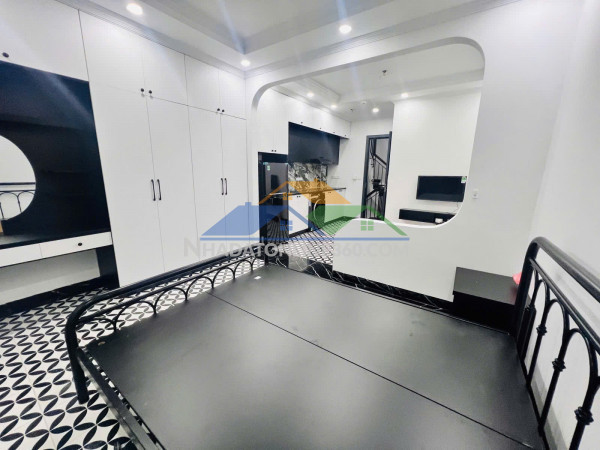 9 tỷ! ccmn ngọa long 52m2x7 tầng, thang máy, 12 phòng khép kín, đi bộ ra ga metro