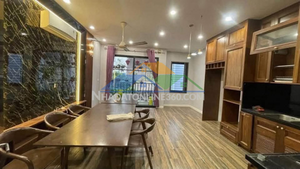 Nhà lô góc pháo đài láng – 60m² – mt 5,3m – 5 tầng – ô tô đỗ cách 10m – ô chờ thang máy – sổ vuông