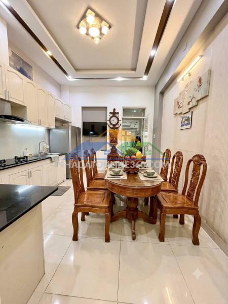 Ngộp bank gấp b.án - hẻm xe tải 8m thông - 72m2- 4 tầng - gần đh cn4 - chỉ 9t+