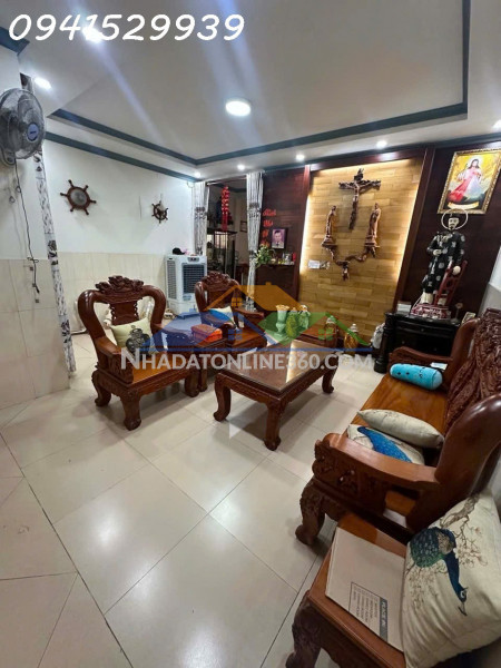 Nhà 2 tầng mặt tiền gần bệnh viện td -giá 15ty