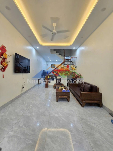 Chính chủ bán nhà phố hàng giày, 4 tầng, mặt tiền 10m, 90m2, 32 tỉ, homestay đỉnh