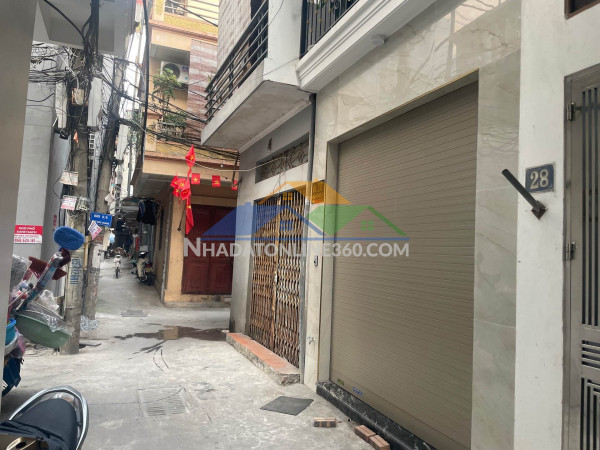 Ngõ thông đức giang 8 tỷ 55m ô tô qua nhà