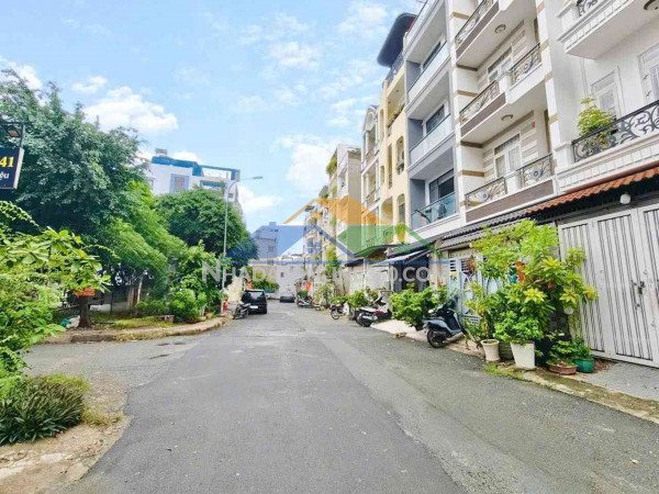 Nhà phân lô tô hiệu, đối diện công viên, hxh thông – 60m², 5 tầng