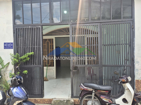 Nhà chính chủ- giá tốt cần bán nhanh căn nhà tại huyện hóc môn, tphcm