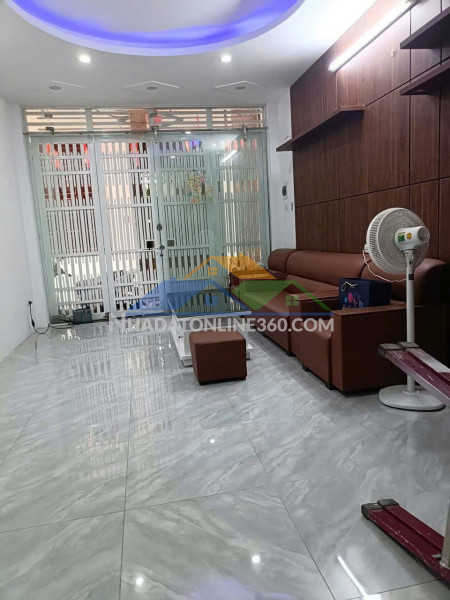 Cho thuê nhà hoàng hoa thám – ba đình  5 tầng  3pn  3wc  13,5 triệu/tháng