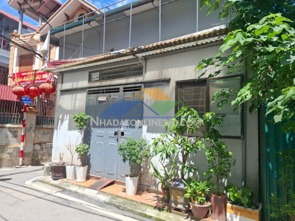Đất bát khối 6.6 tỷ 52m lô góc,ô tô vào nhà,long biên