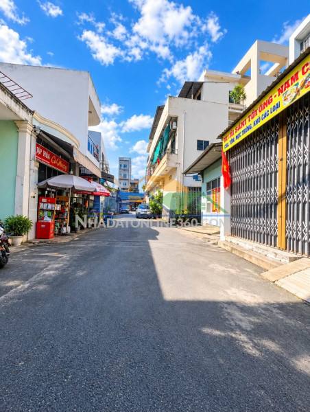 Tầm nhỉnh 8 –  nhà mặt tiền tân phú 80m 2 tầng ngay  gần aeon - celadoncity