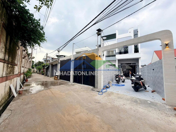 Nhà phố 132m2 1 trệt 1 lầu đường xe oto tân phong cũ giá chỉ 4,150 tỷ