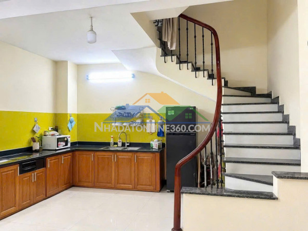 Cho thuê nhà nguyên căn 4 tầng tại  ngõ 193 bồ đề 3 ngủ full nt...