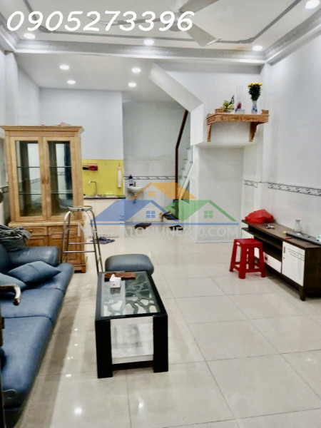 Nhà ngay chợ phạm vặn hai - tân bình - 38m2 - hẻm thông - nở hậu - giá chỉ 4.5 tỷ.