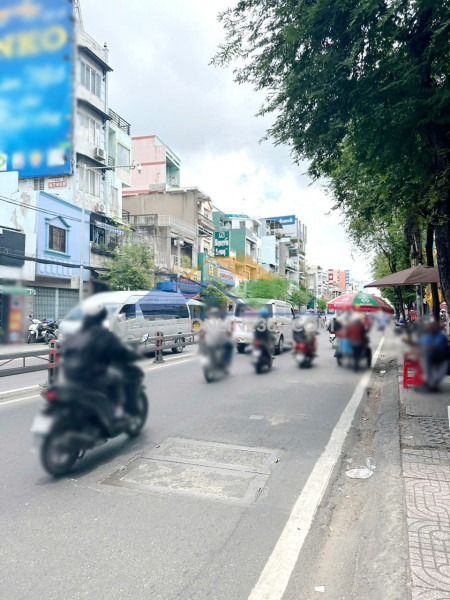 Nhà mặt tiền tùng thiện vương p13q8 p.phú định gần trường học