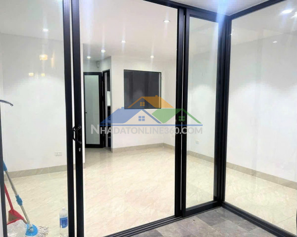 Bán chung cư bồ đề- lô góc- full nội thất 60m 2 ngủ nhô 3 tỷ(tl)