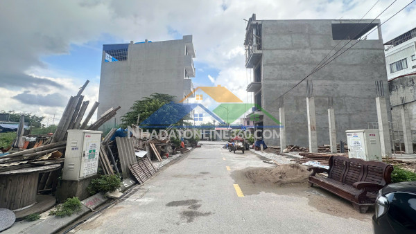 Tđc đồng ninh 

chủ cần bán gấp lô đất 50m2 - mt 4 m. 
vị trí tuyến 3. lô đẹp ko lỗi lầm. 2 thoáng. 

giá 100tr/m2 có bớt