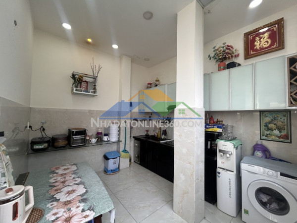 Bán nhà 3 tầng, 61m2 đường số 8, linh xuân, thủ đức, tp hcm, sổ hồng riêng. giá 3.79 tỷ.