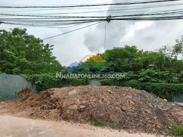 Mời thuê hơn 3700m2, mt57m, 20nghìn/m2, xe tải lớn, ql3, sóc sơn.
 đường trước đất, xe tải lớn dạng 10 tấn vào đất.