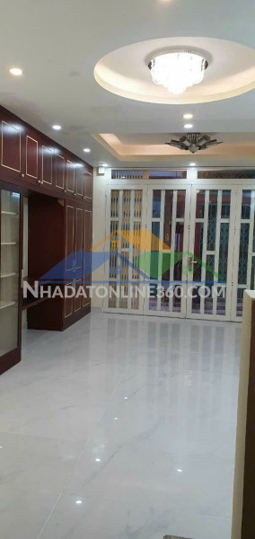 Cho thuê nhà 1 trệt 3 lầu gần ngã tư 3/2 lê hồng phong, p.10,...
