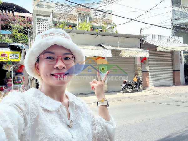 Quận 4: chính chủ 0938676685 bán nhà 3 mặt tiền kinh doanh xóm...