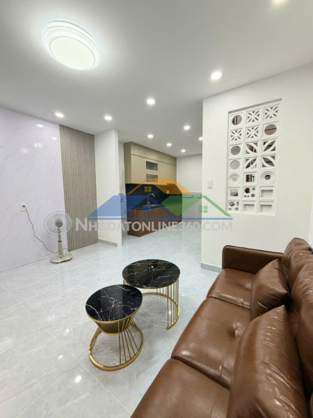 Gấp bán nhà chế lan viên tân phú 100m ra mặt tiền hẻm ô tô thông 41m2,2tầng 4 tỷ 2