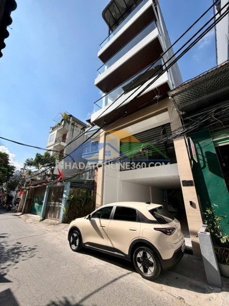 Lô góc ngọc thụy gần vườn hoa 28 tỷ 100m 7 tầng thang máy
