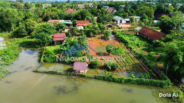 Chỉ 2 tỷ xxx sở hữu quỹ đất đẹp view hồ, nhà gỗ sẵn, mặt tiền đường bê tông, đường quy hoạch 12m