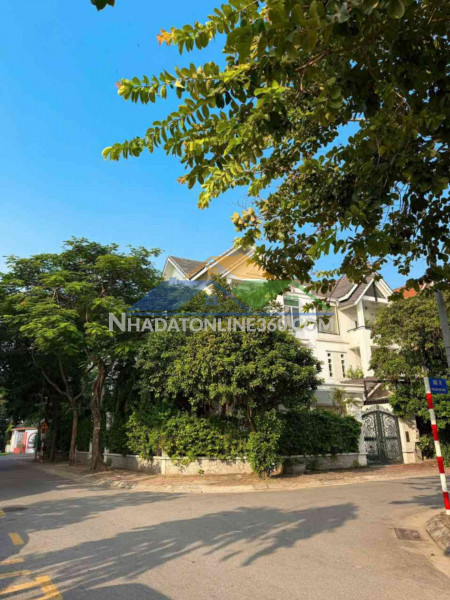 Biệt thự lô góc sài đồng 97 tỷ 230m mặt tiền 25m,sổ đỏ...