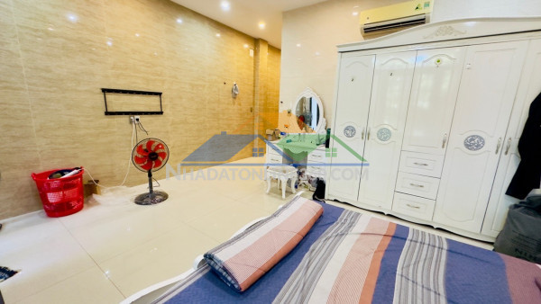 Bán nhà mặt phố nguyễn xí 125m², gần lý thái tông, giá 8,9 tỷ