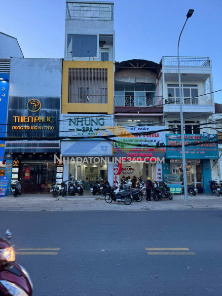 Cho thuê nhà mặt tiền 10 phòng kinh doanh đa ngành giá 40 triệu...