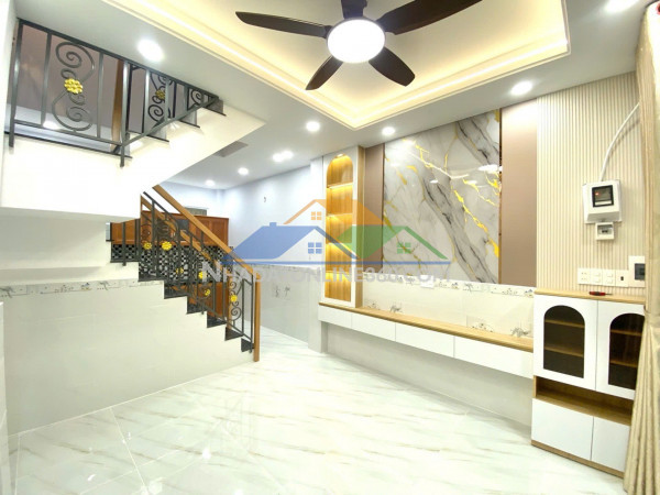 Bán nhà 3 tầng gần ngã 4 ga – 128m² dts – ngang gần 5m – ô tô ngủ cửa – 4.85 tỷ