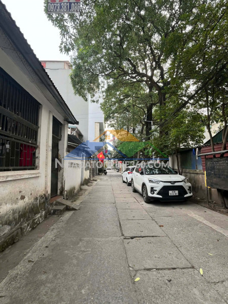 Cho thuê nhà c4-70 m có sân để ô tô - phú viên - bồ đề - long...