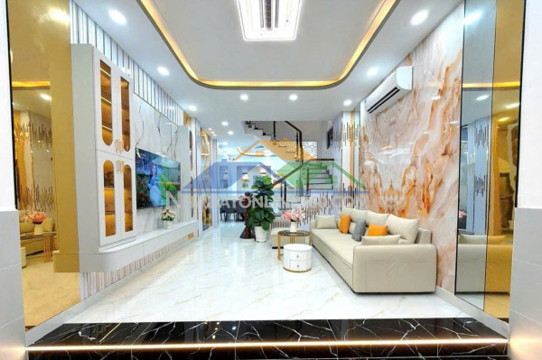 Nhà vừa ở vừa kinh doanh, dân đôn, xe hơi tránh nhau, cạnh phú mỹ hưng, chưa tới 9 tỷ